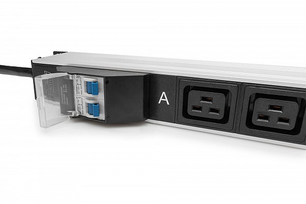 DIGITUS Basic IT PDU Vertical 1-phase 32A 24 x C13 4 x C19 3m supply cable IEC 60309 32A plug DN-95451